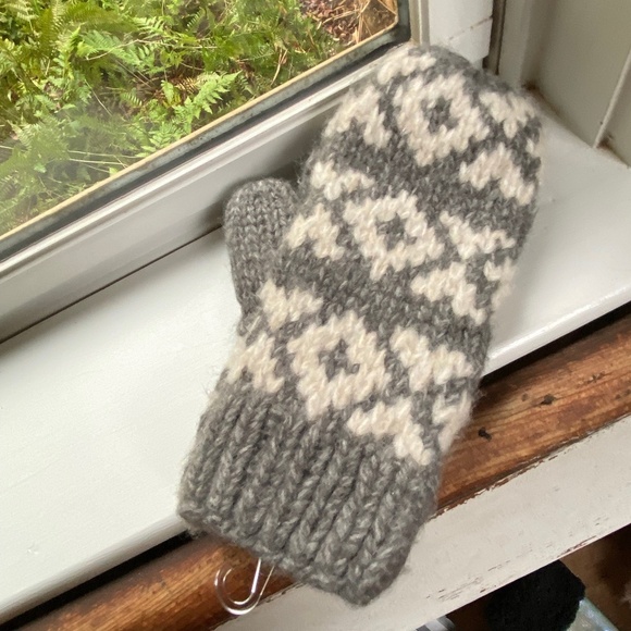 Anthropologie Wooly Soft Fair Isle Mittens - Picture 4 of 4